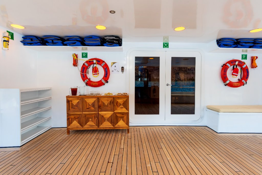 M/C Ocean Spray sky deck whirlpool with sun loungers