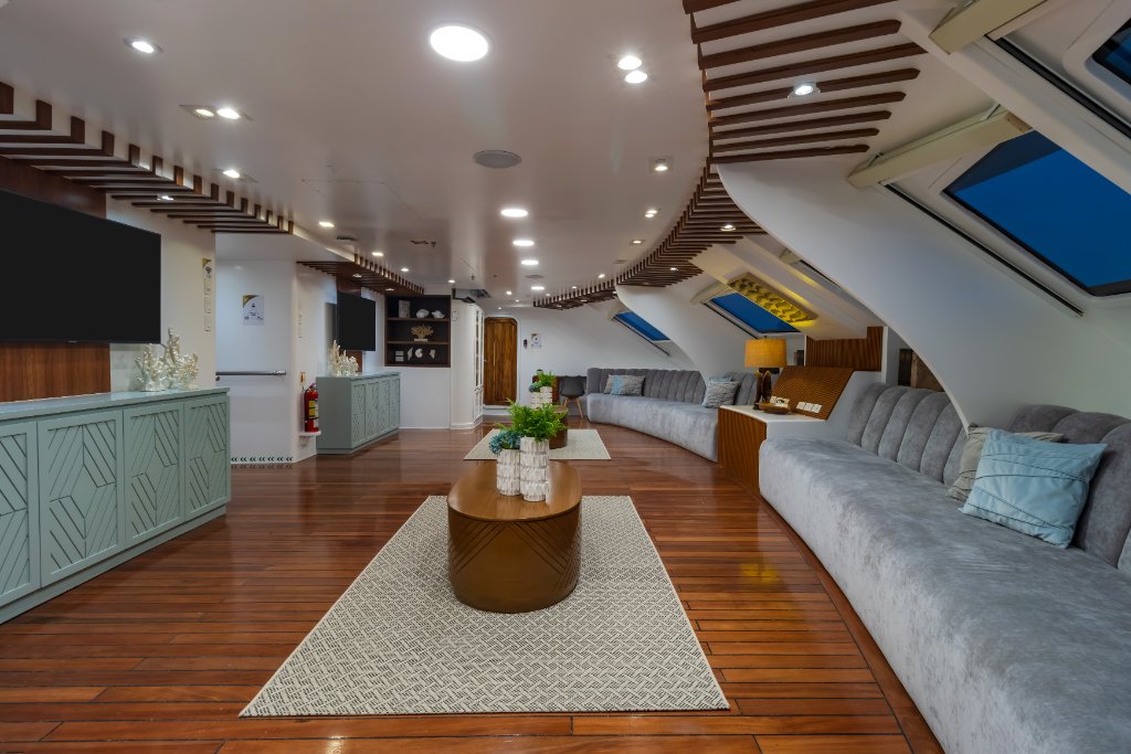 M/C Ocean Spray main deck with teak flooring