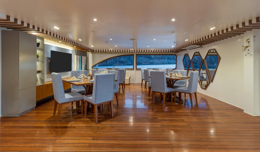 M/C Ocean Spray teak exterior deck with ocean view in the Galápagos
