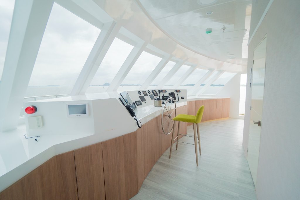 Bridge navigation area aboard M/C Elite