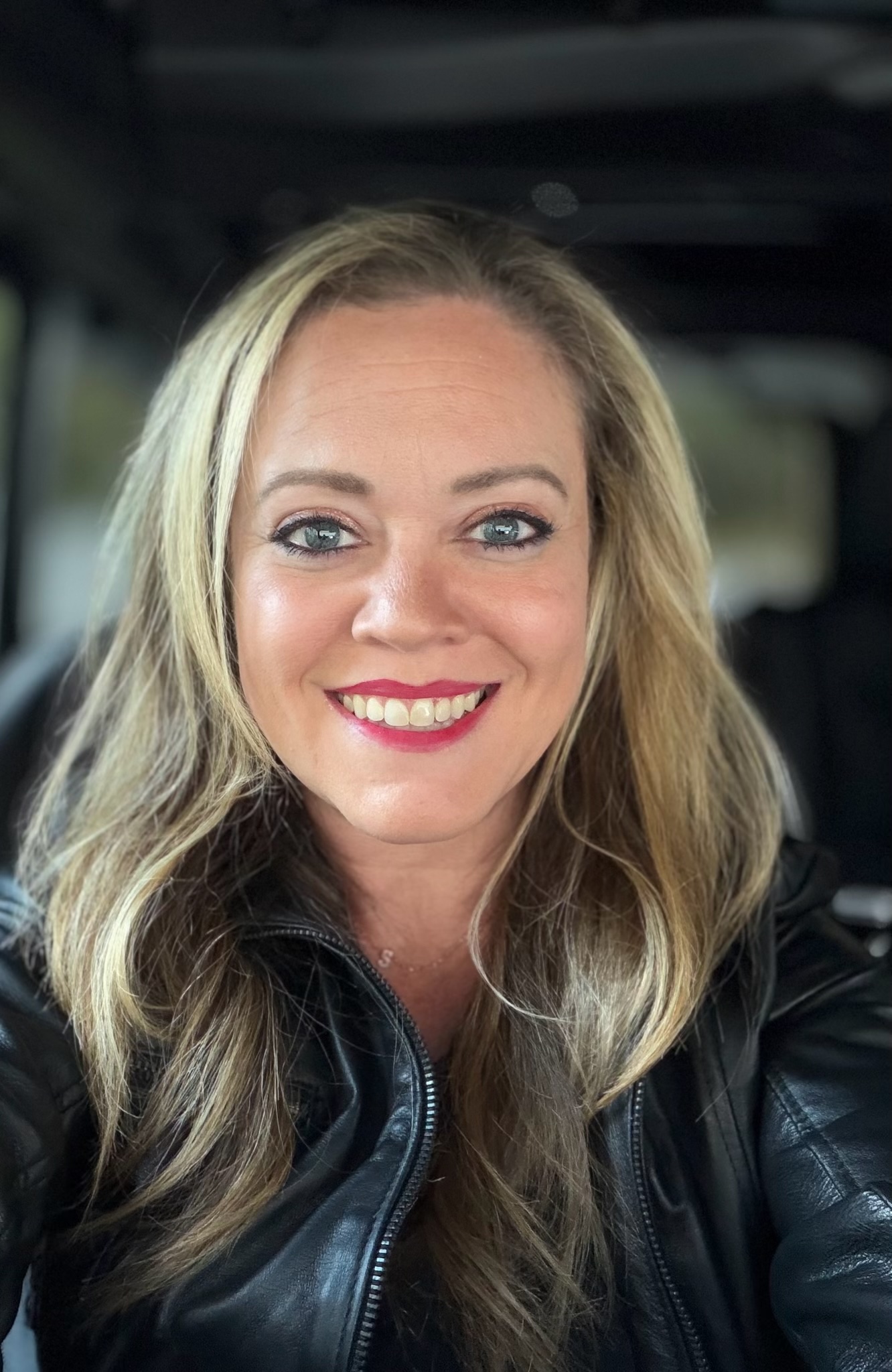 Portrait of USA Today bestselling author Shari J. Ryan