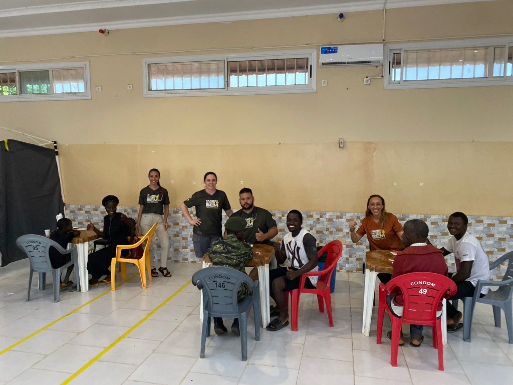 Equipe de voluntários no atendimento de saúde à comunidade de Buba