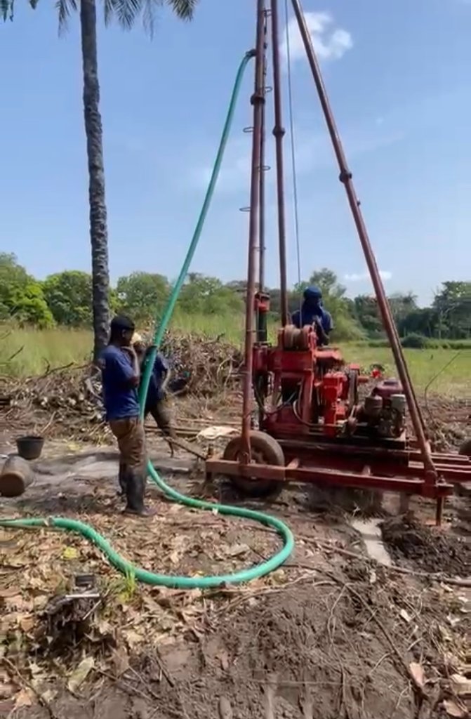 Poços artesianos construídos, levando água limpa diretamente às famílias