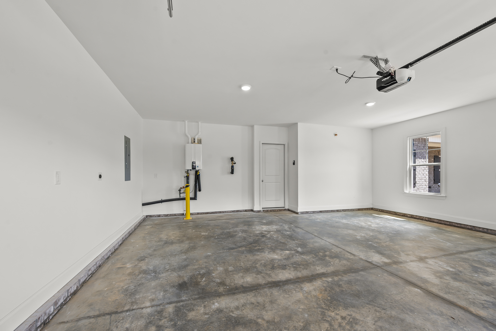 174 Cool Run - 2-Car Garage Interior