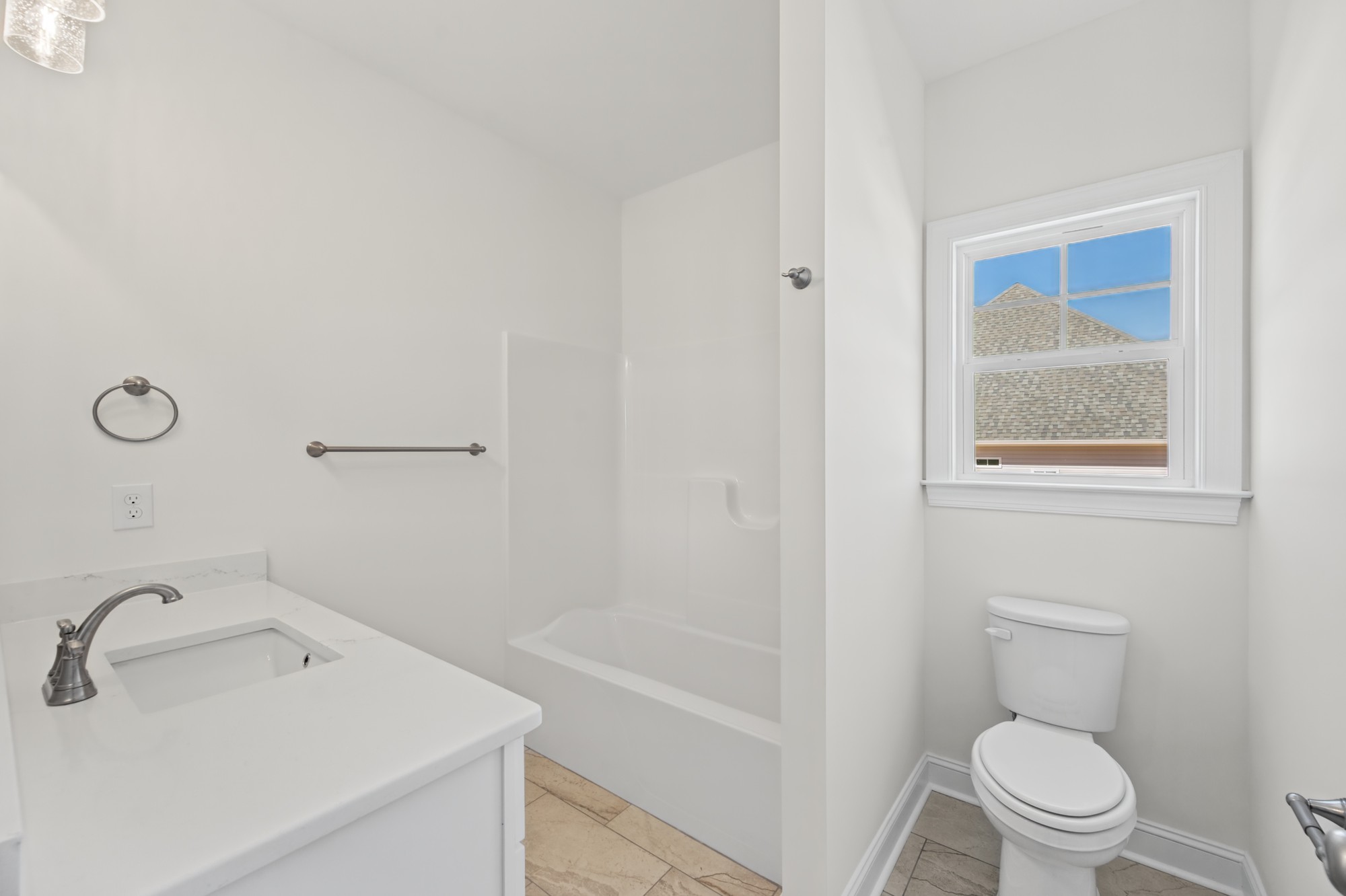 232 Cool Run - Upstairs Bathroom with Vanity & Tub