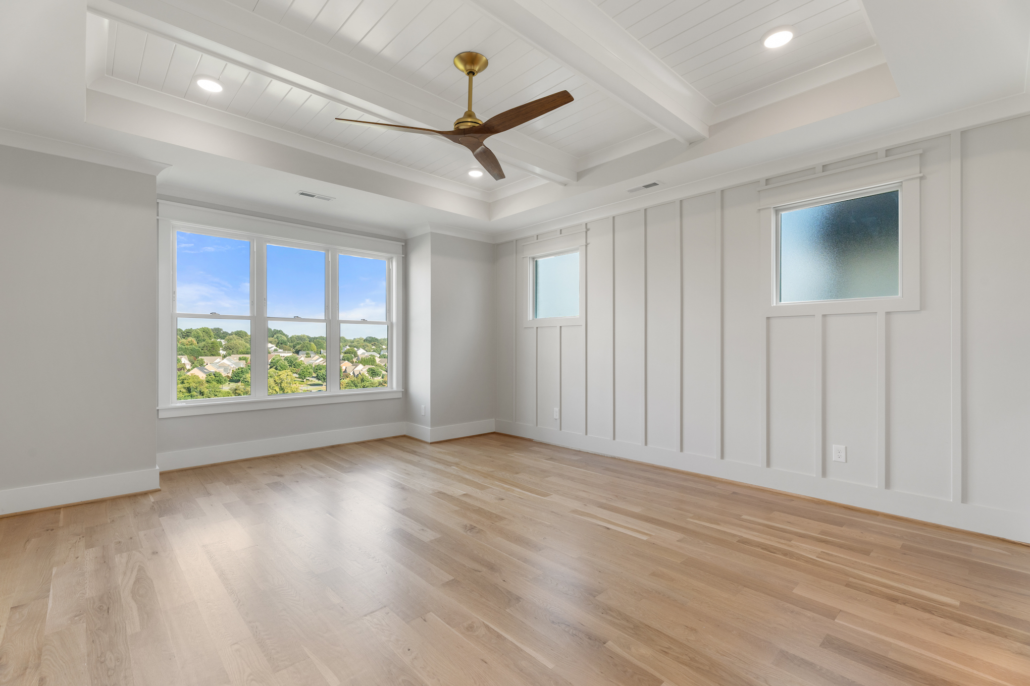 727 Royal Jasmine Ct - Primary Bedroom with Tray Ceiling