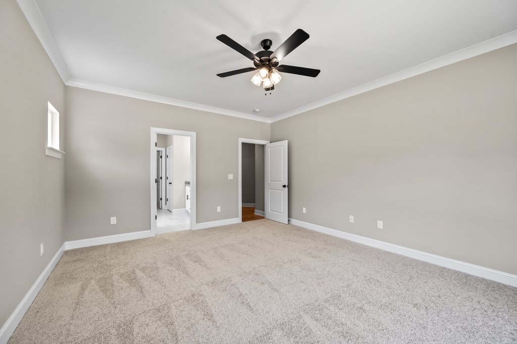 132 Cricket's Run, primary bedroom with ceiling fan