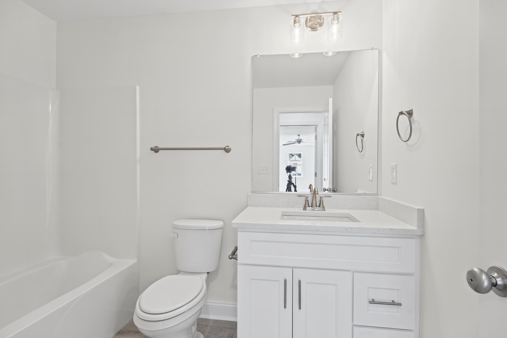 250 Cool Run - Secondary Bathroom with Tub/Shower