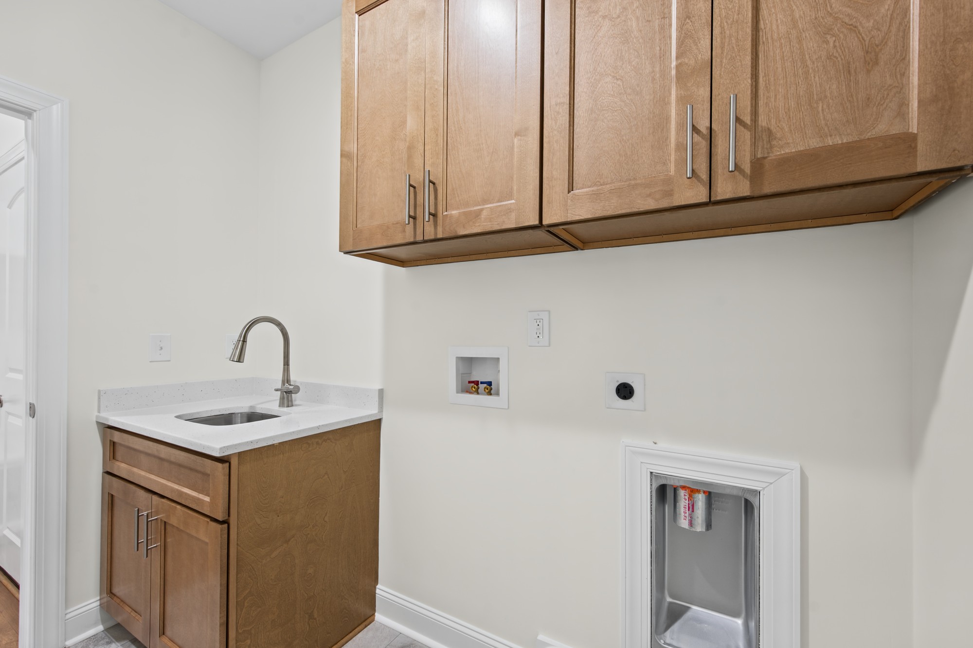250 Cool Run - Laundry Room with Sink & Cabinets