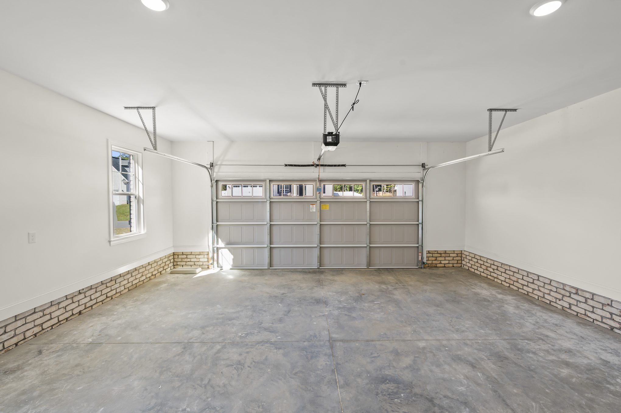 192 Cool Run - 2-Car Garage Interior