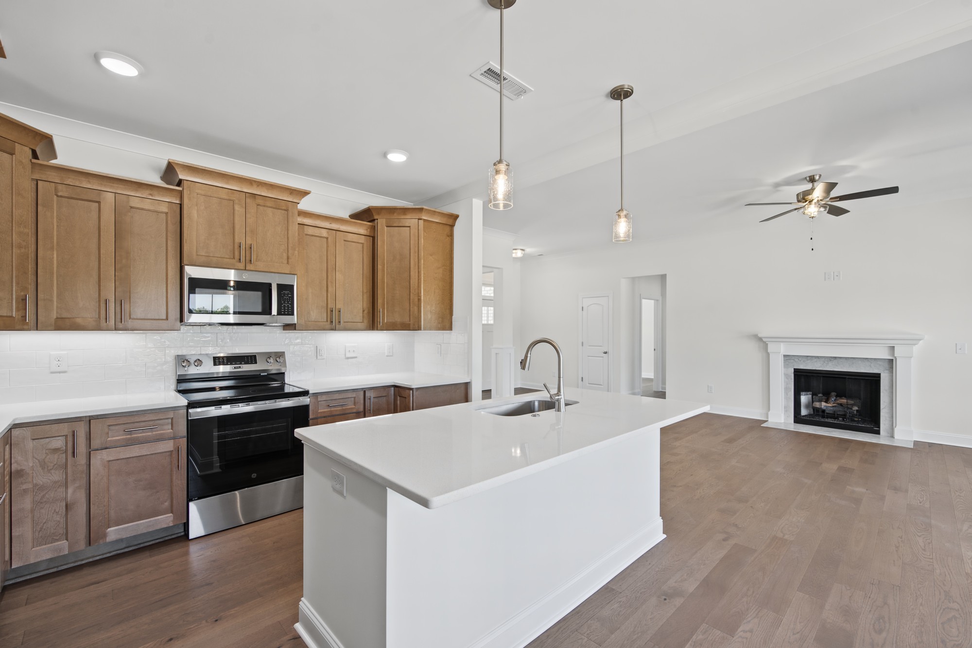 250 Cool Run - Open Kitchen & Living Area with Island & Fireplace