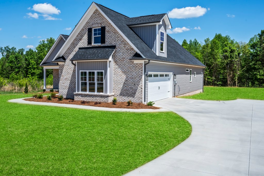 132 Cricket's Run, front driveway and garage