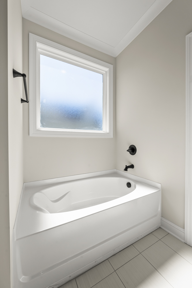 212 Cool Run - Primary Bathroom Soaking Tub