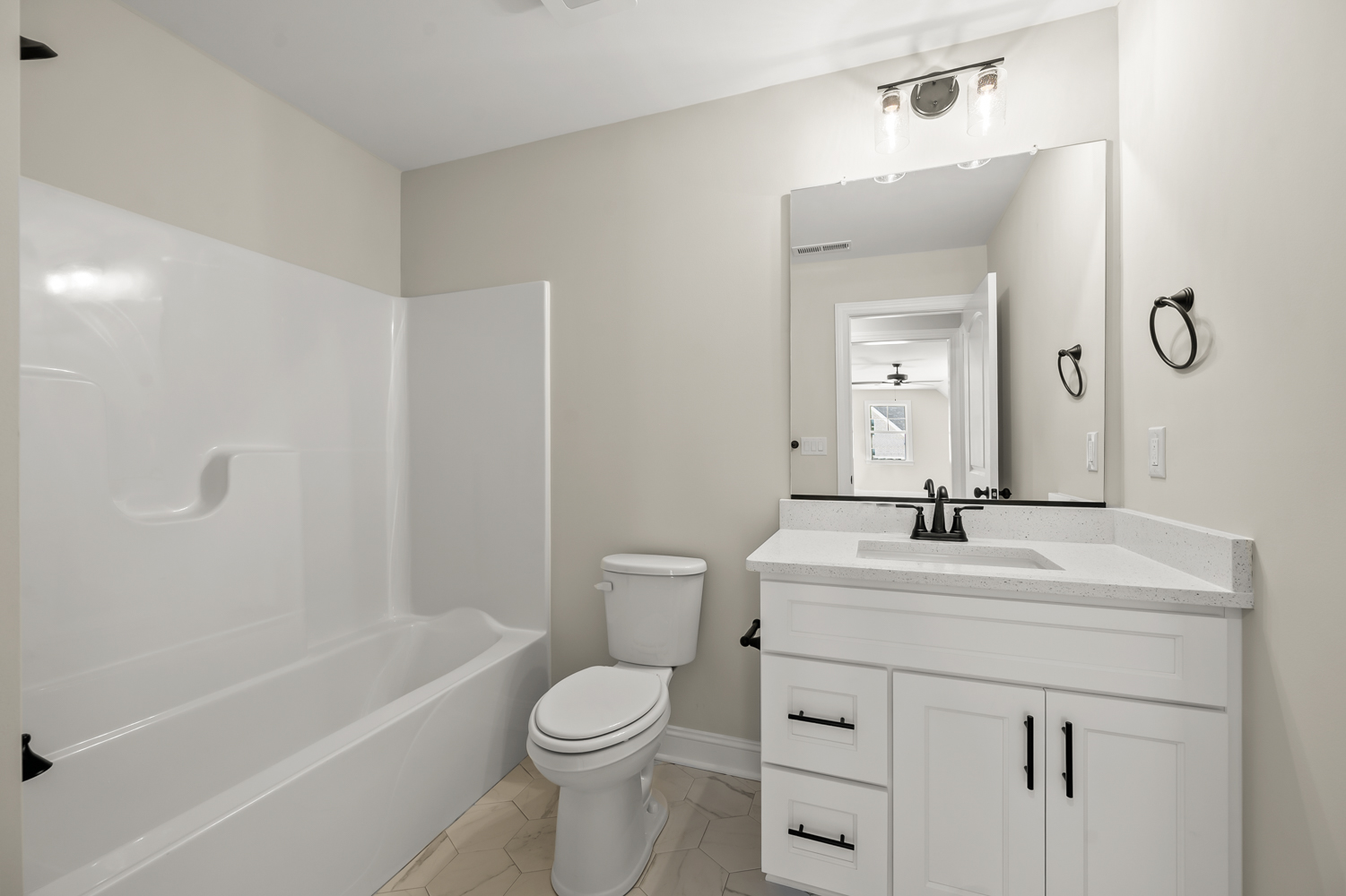 212 Cool Run - Hall Bathroom with Tub-Shower Combo