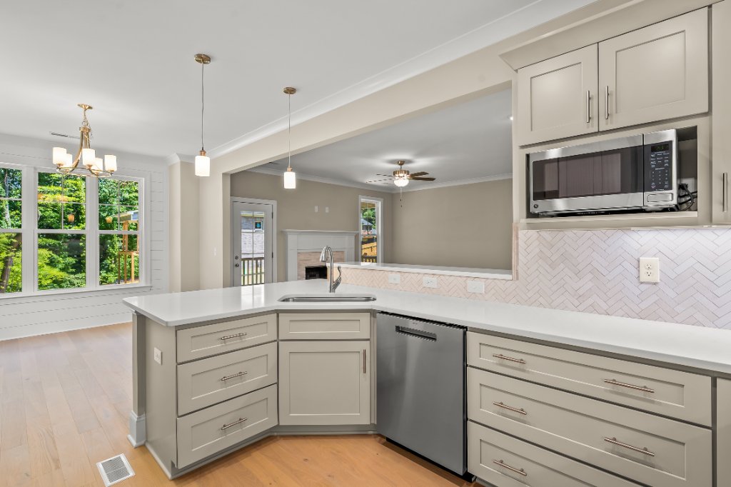 Kitchen sink and dishwasher