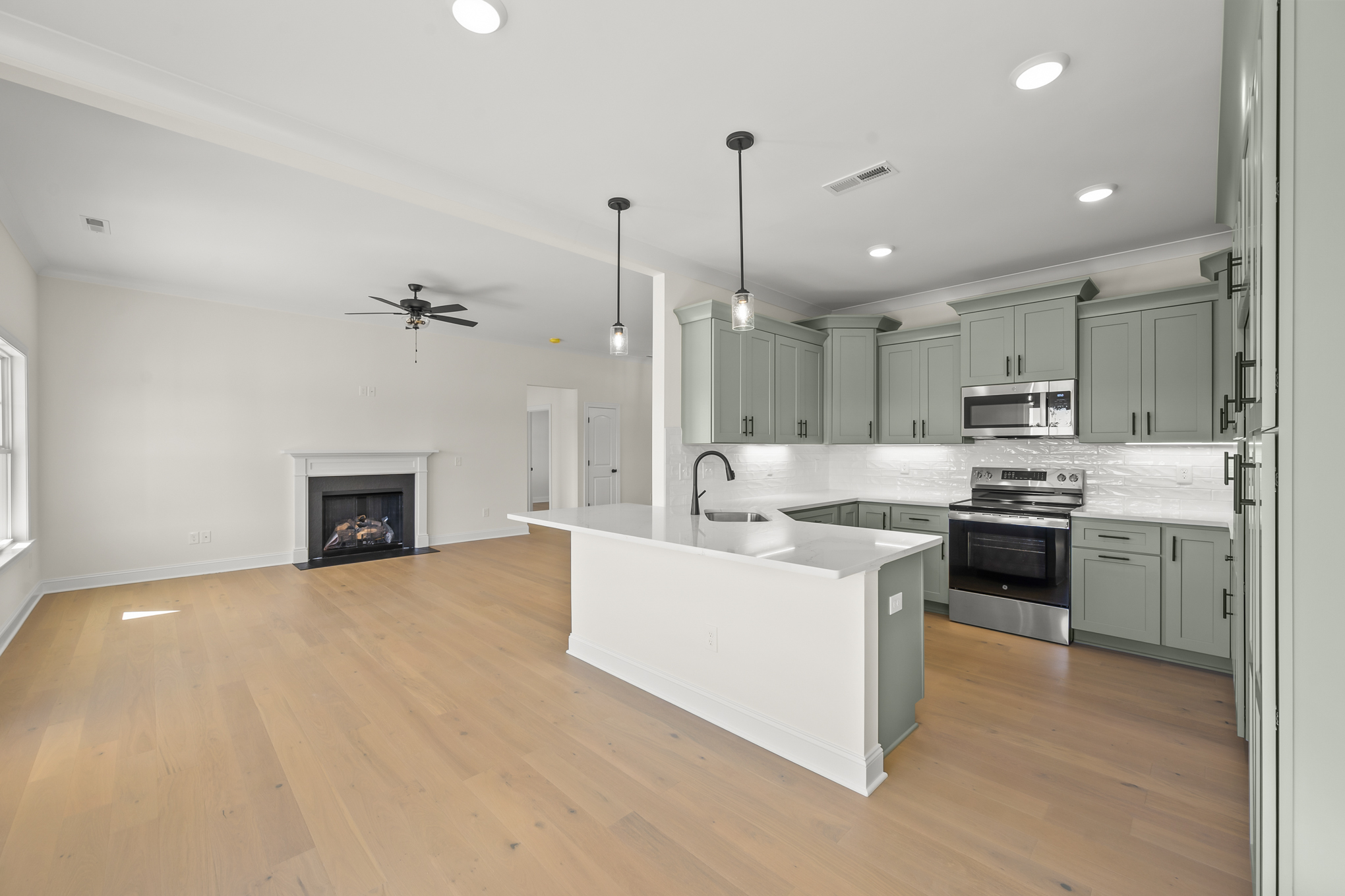 192 Cool Run - Open Kitchen & Living with Island