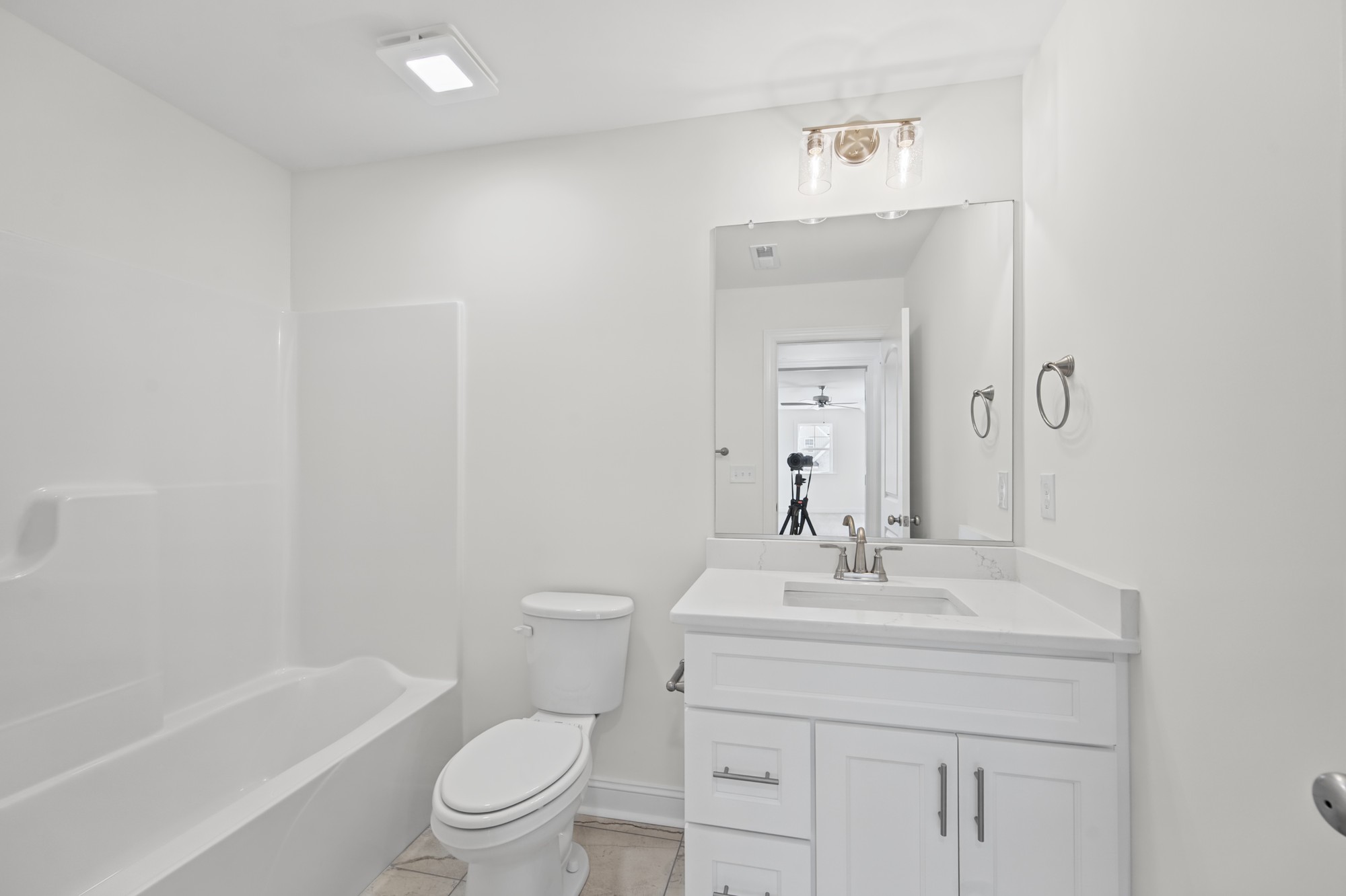 232 Cool Run - Upstairs Hall Bathroom with Tub-Shower