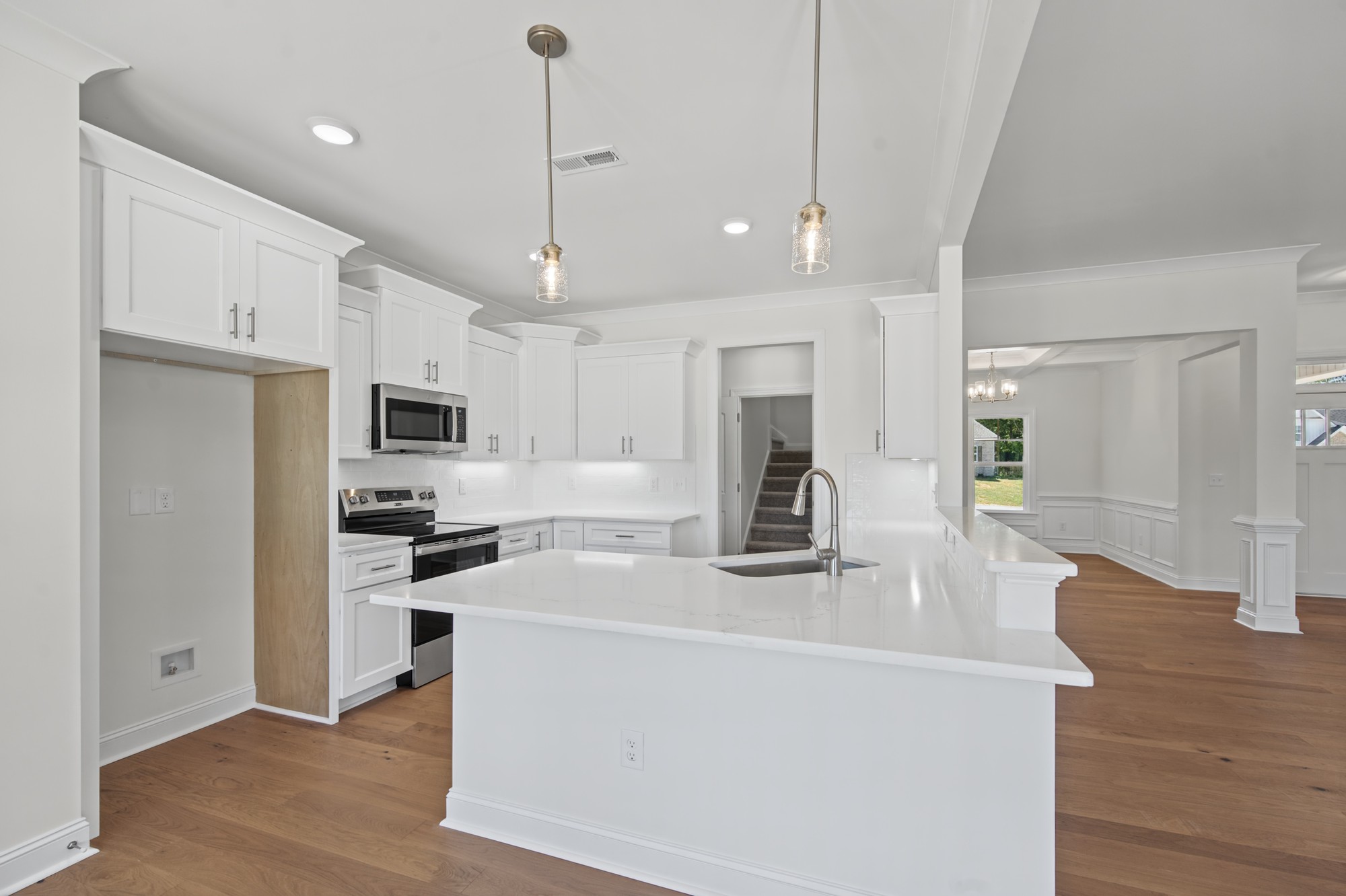 232 Cool Run - Kitchen with Island & Pendant Lights
