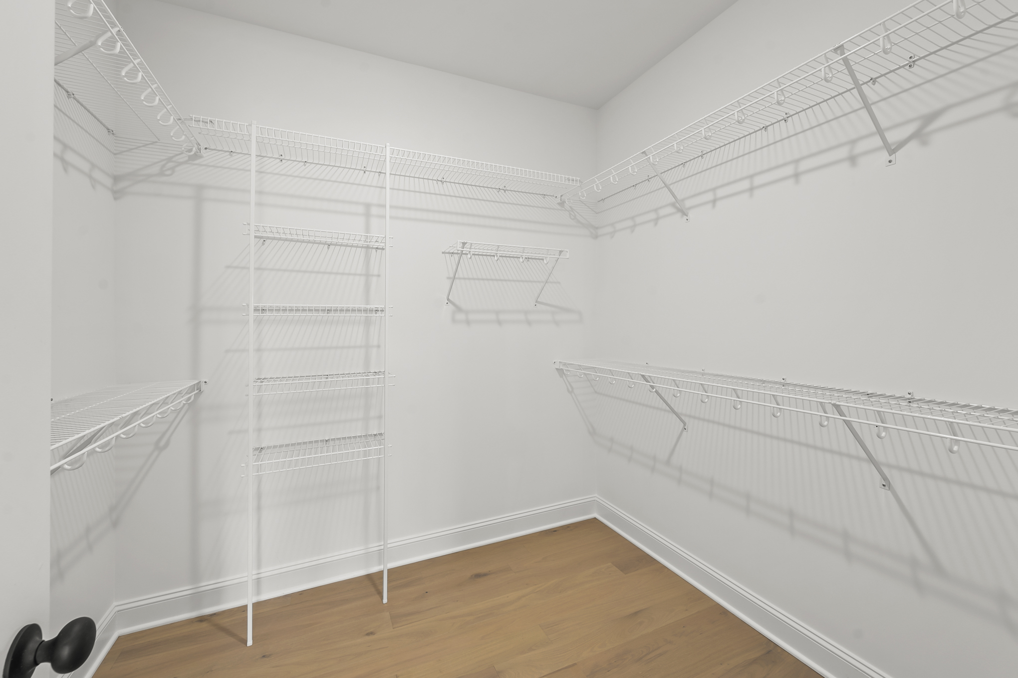 192 Cool Run - Walk-In Closet with Wire Shelving