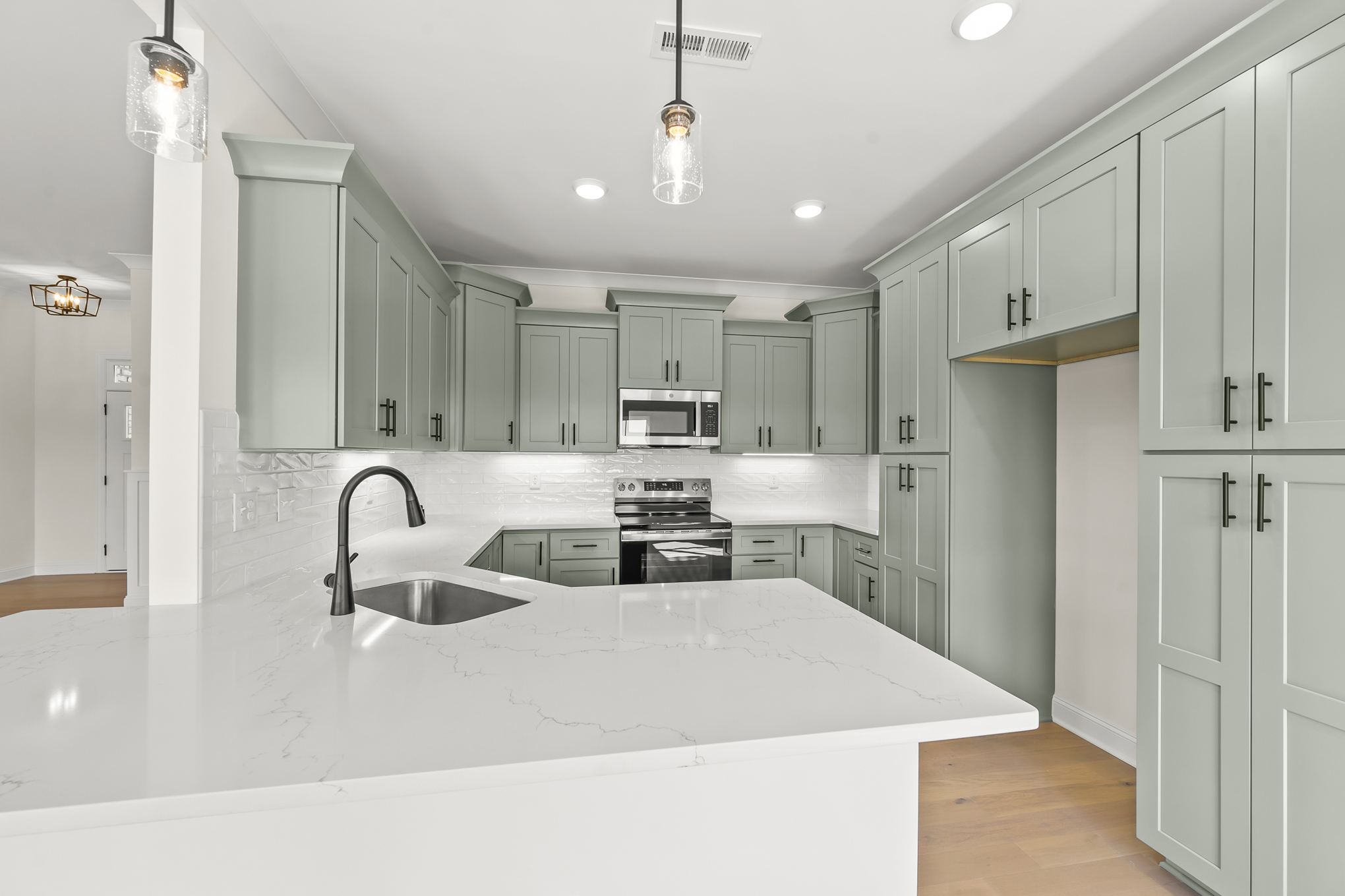 192 Cool Run - Kitchen with Quartz Countertops & Subway Tile