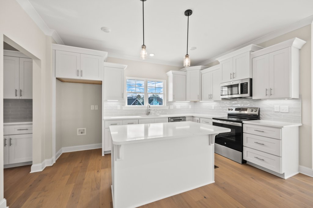 360 Wynnfall Drive, kitchen with pantry