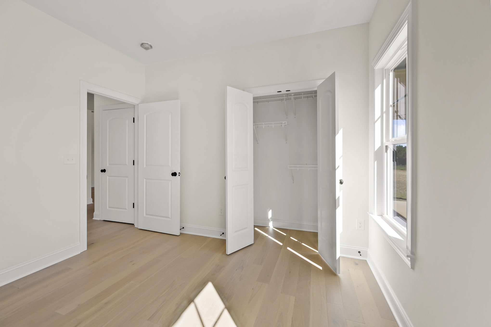 192 Cool Run - Bedroom with Open Closet