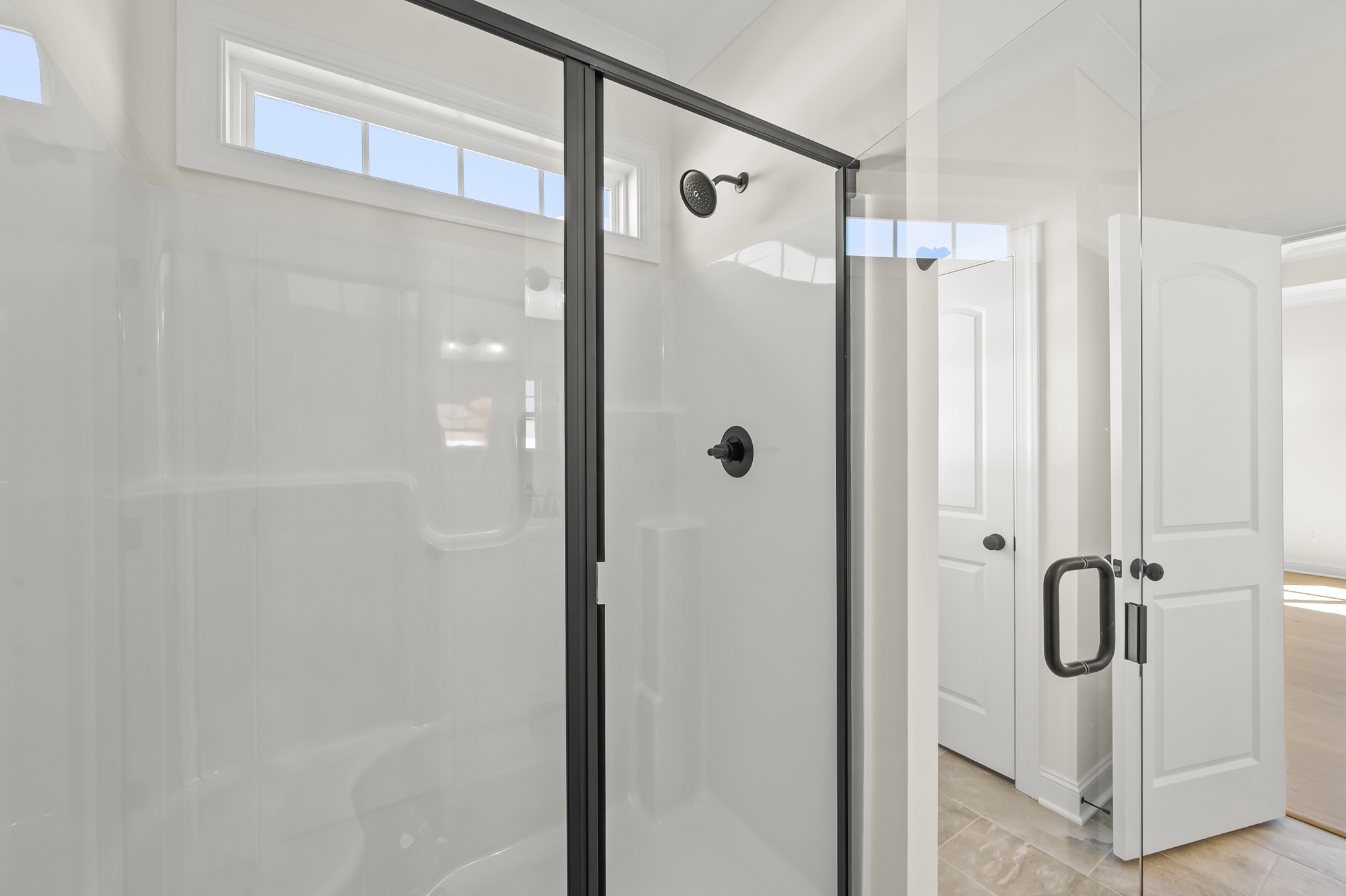 192 Cool Run - Walk-In Shower with Black Fixtures