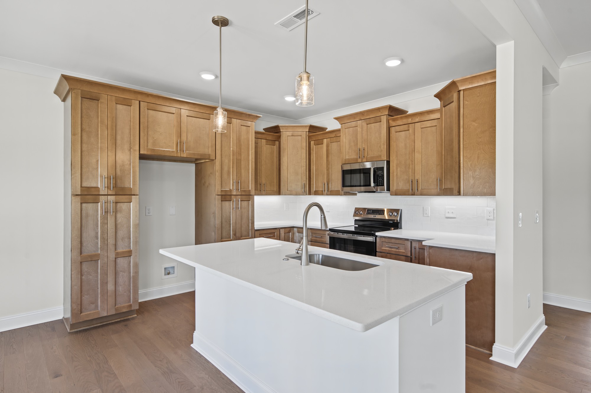 250 Cool Run - Kitchen with Wood Cabinetry & Stainless Appliances