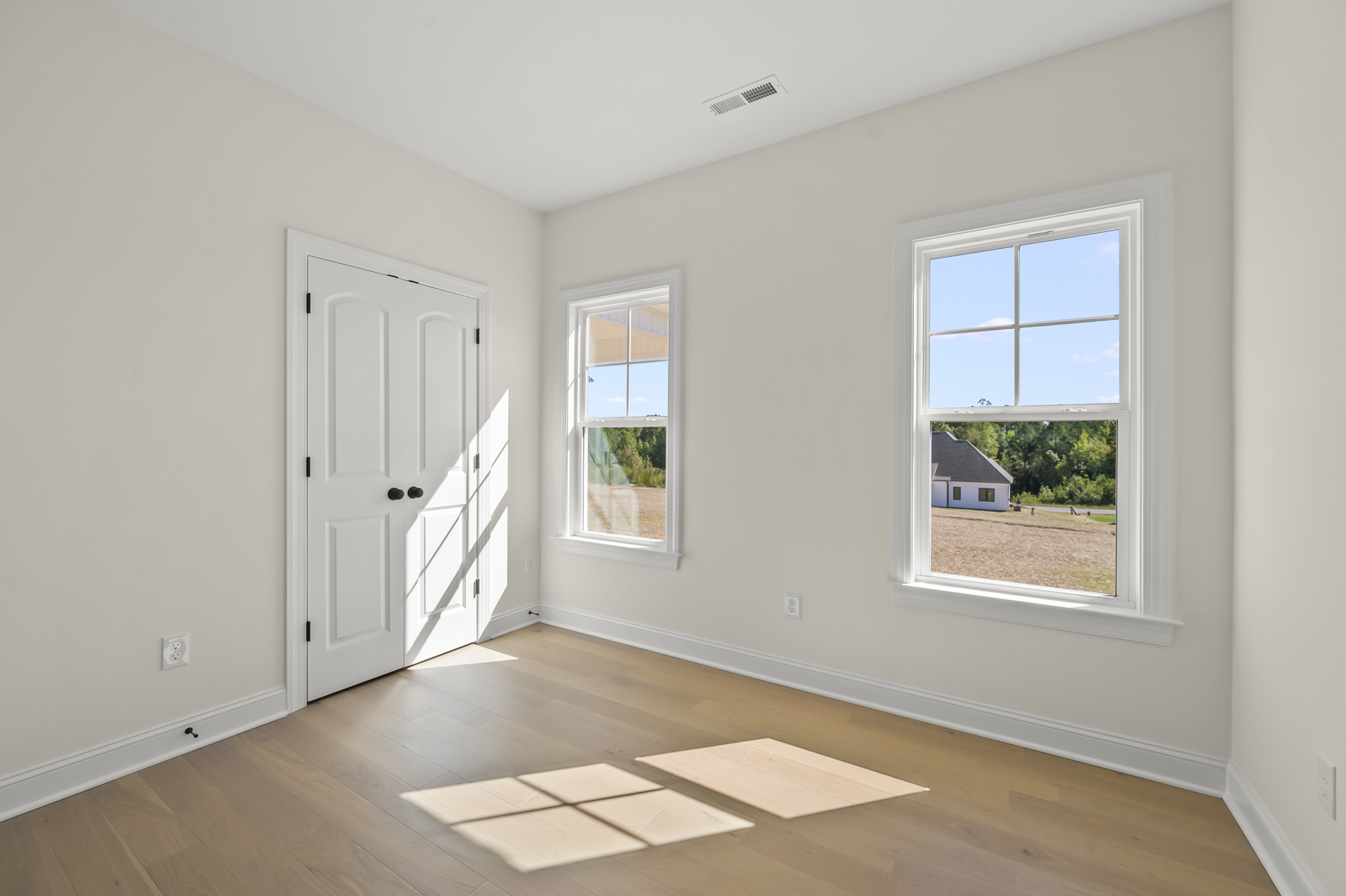 192 Cool Run - Bedroom with Double Windows