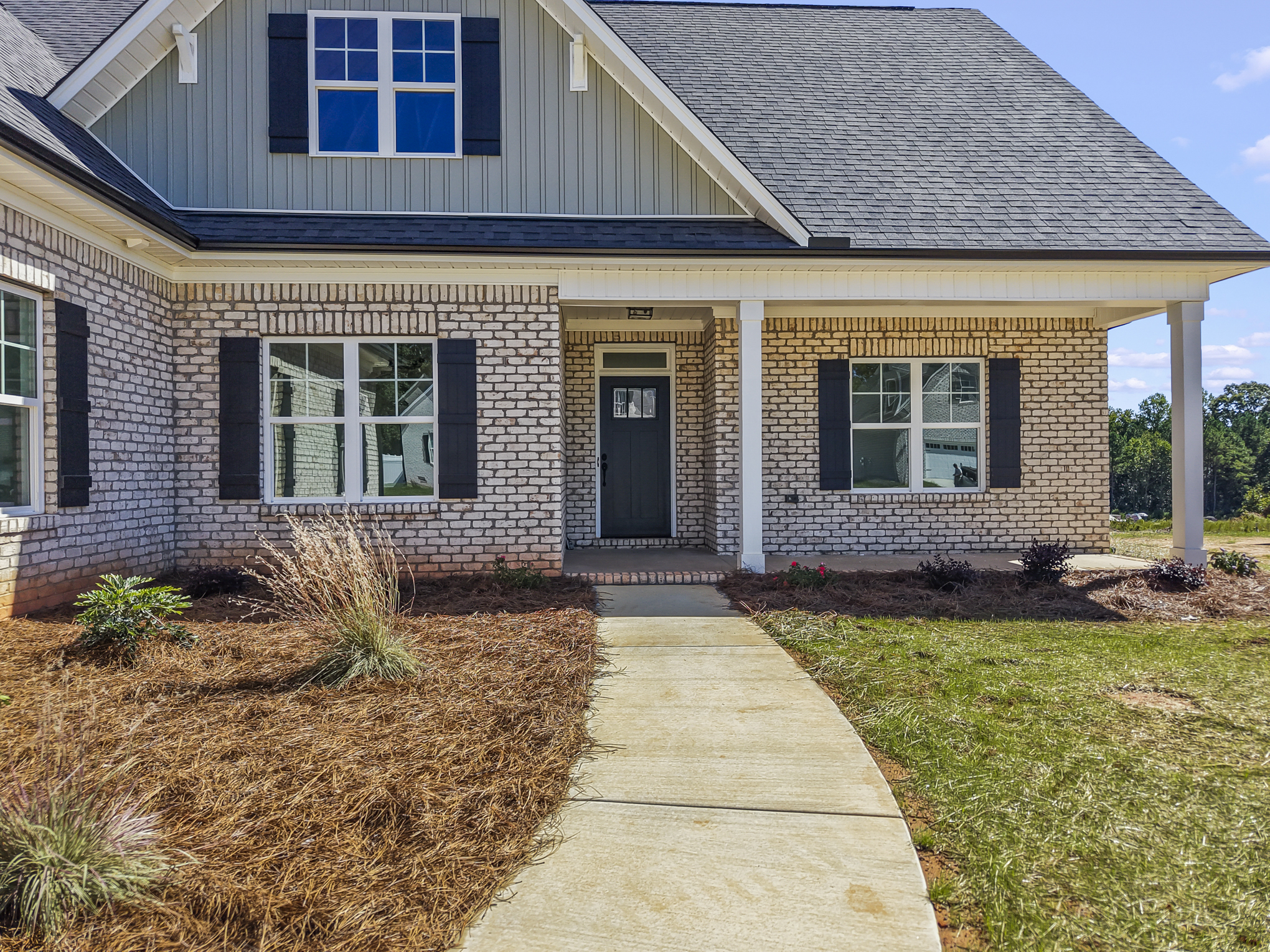 192 Cool Run - Covered Front Porch & Entry