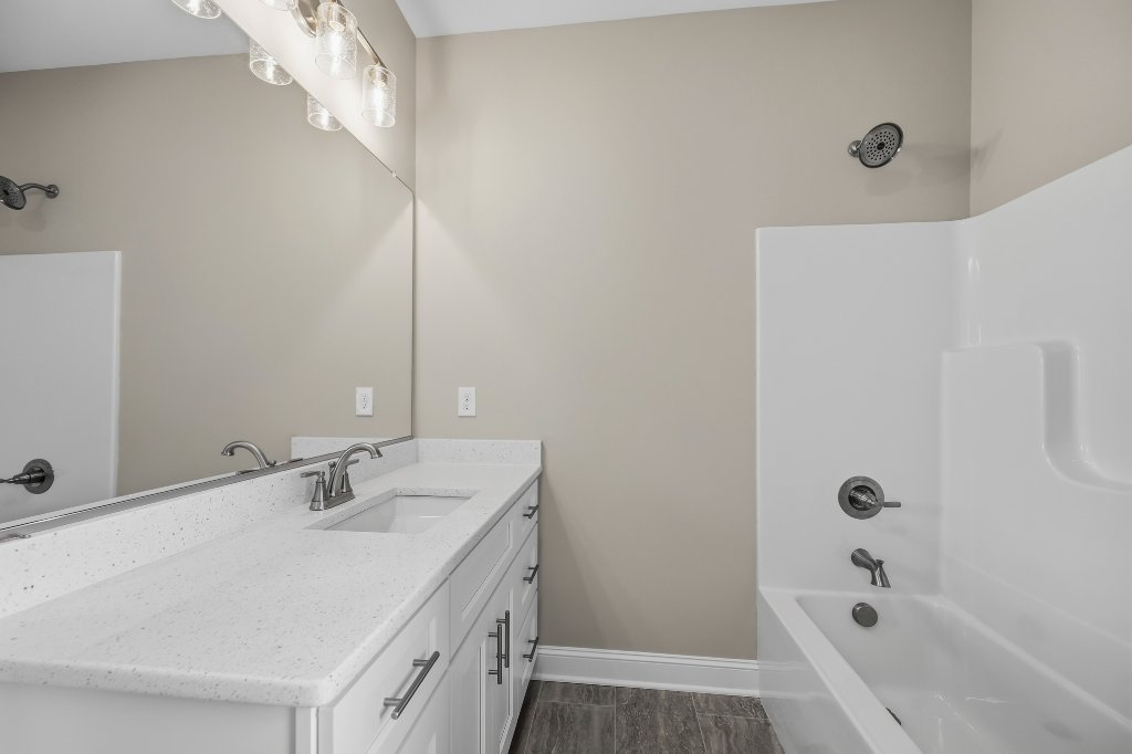 173 Cool Run, secondary bathroom with tub