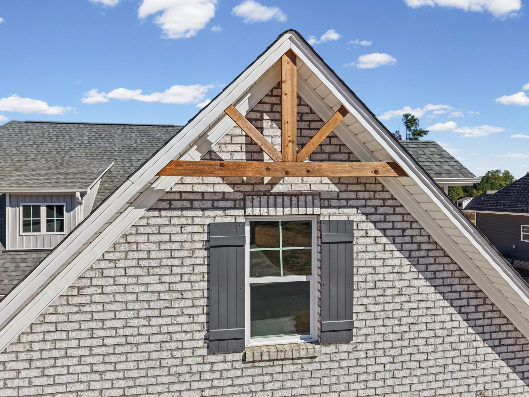 250 Cool Run - Gable Detail with Decorative Timber Truss