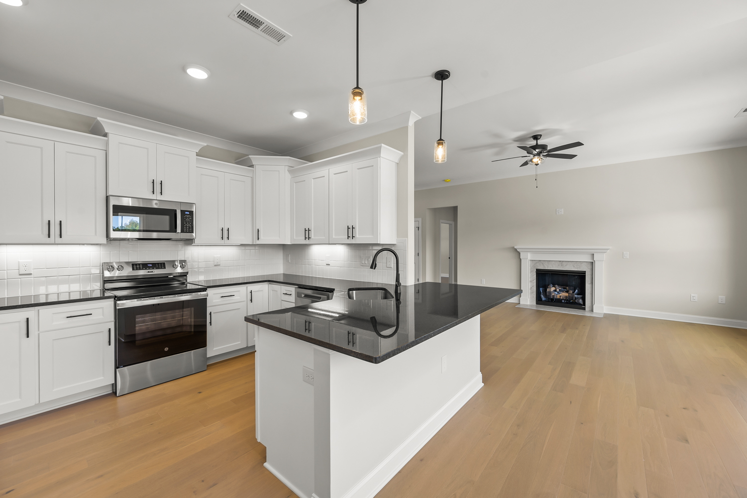 212 Cool Run - Kitchen with White Cabinetry & Black Granite