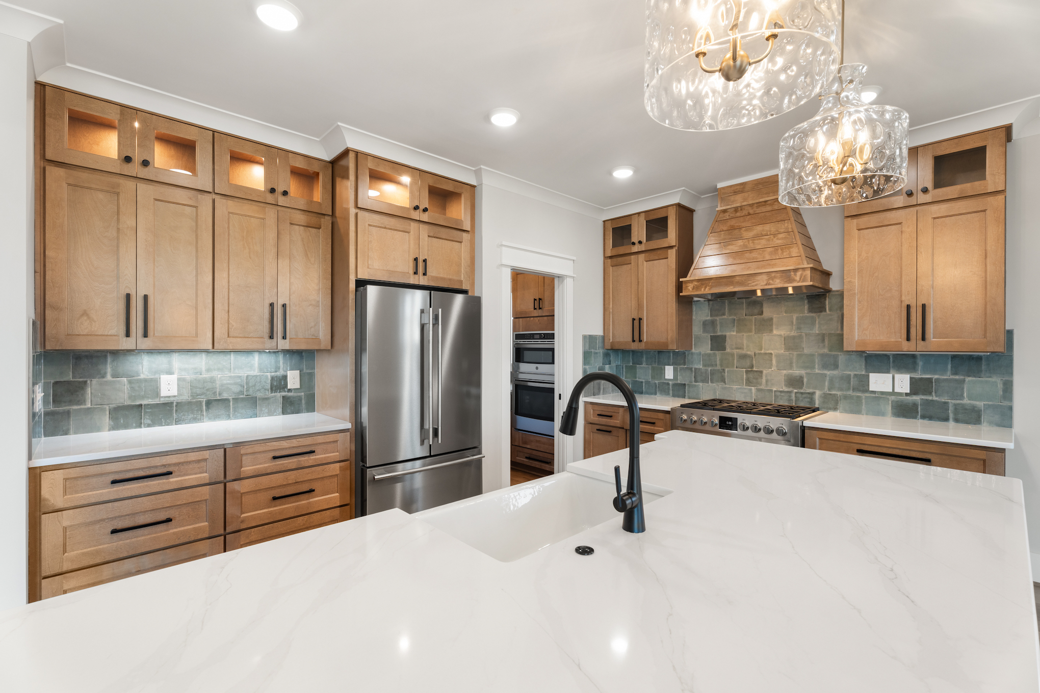727 Royal Jasmine Ct - Kitchen with Range & Pantry