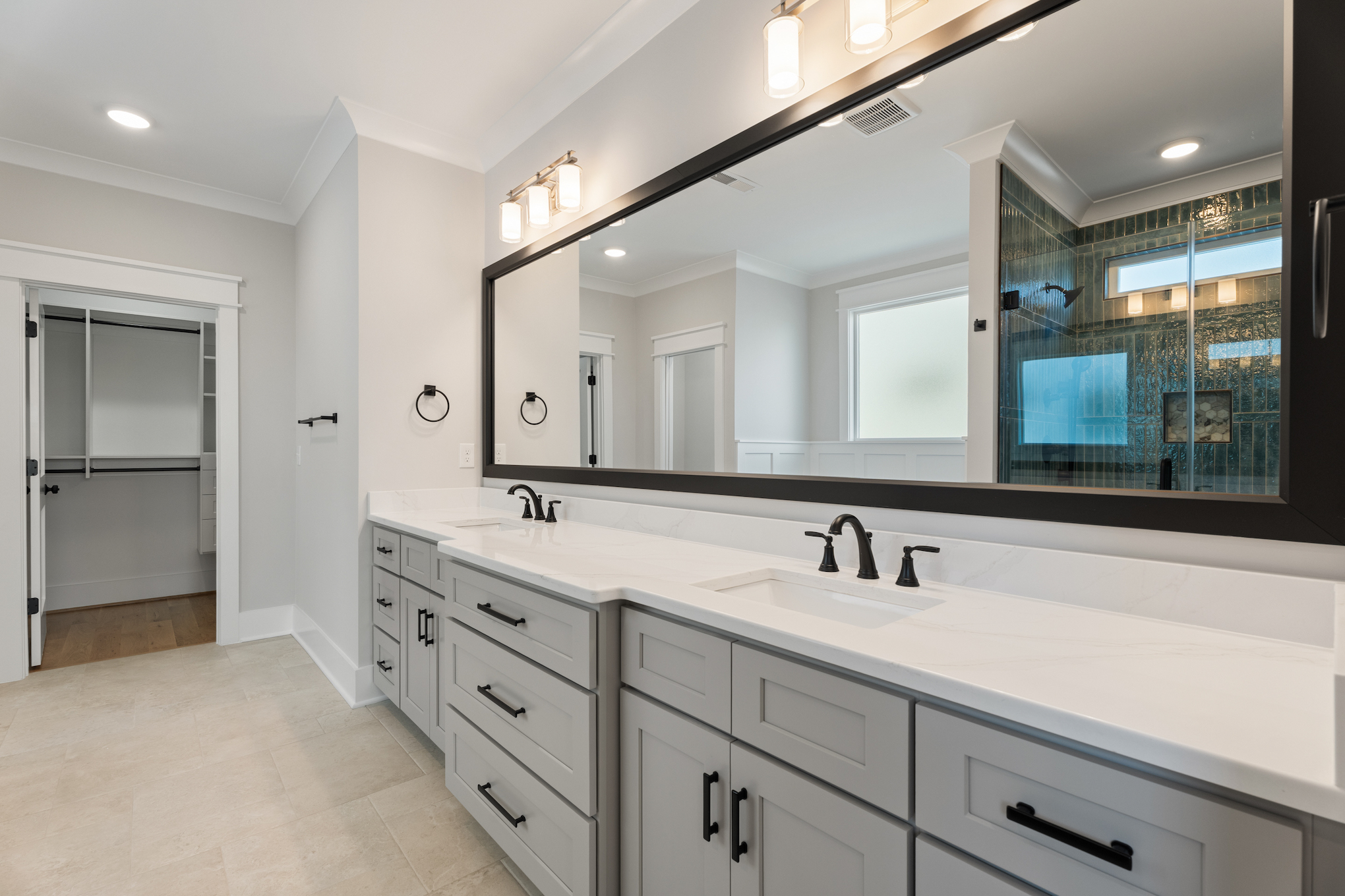 727 Royal Jasmine Ct - Primary Bathroom with Double Vanity