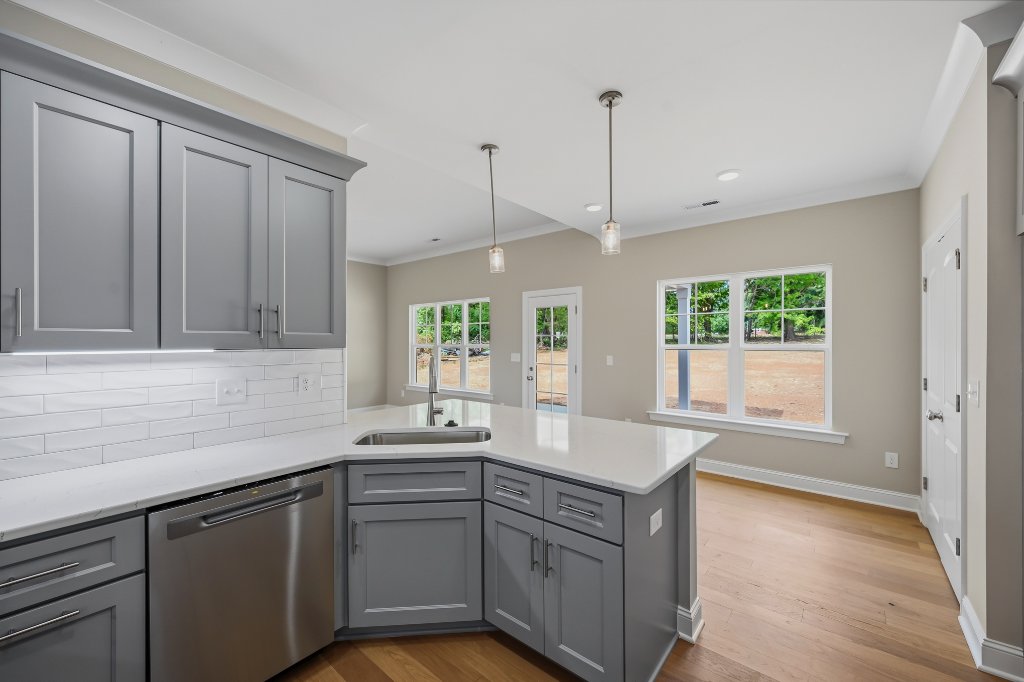 173 Cool Run, kitchen sink and peninsula with breakfast nook
