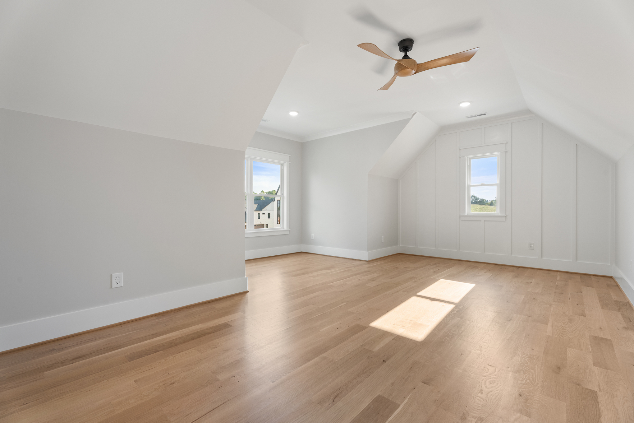 727 Royal Jasmine Ct - Upstairs Bonus Room with Sloped Ceiling