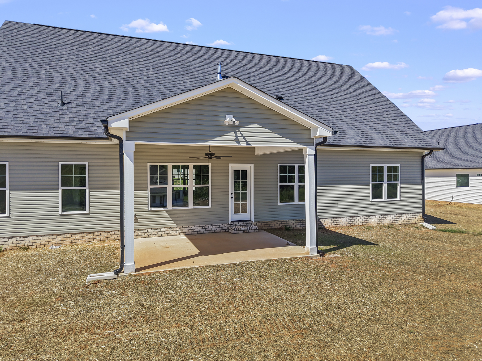 192 Cool Run - Covered Back Patio & Ceiling Fan