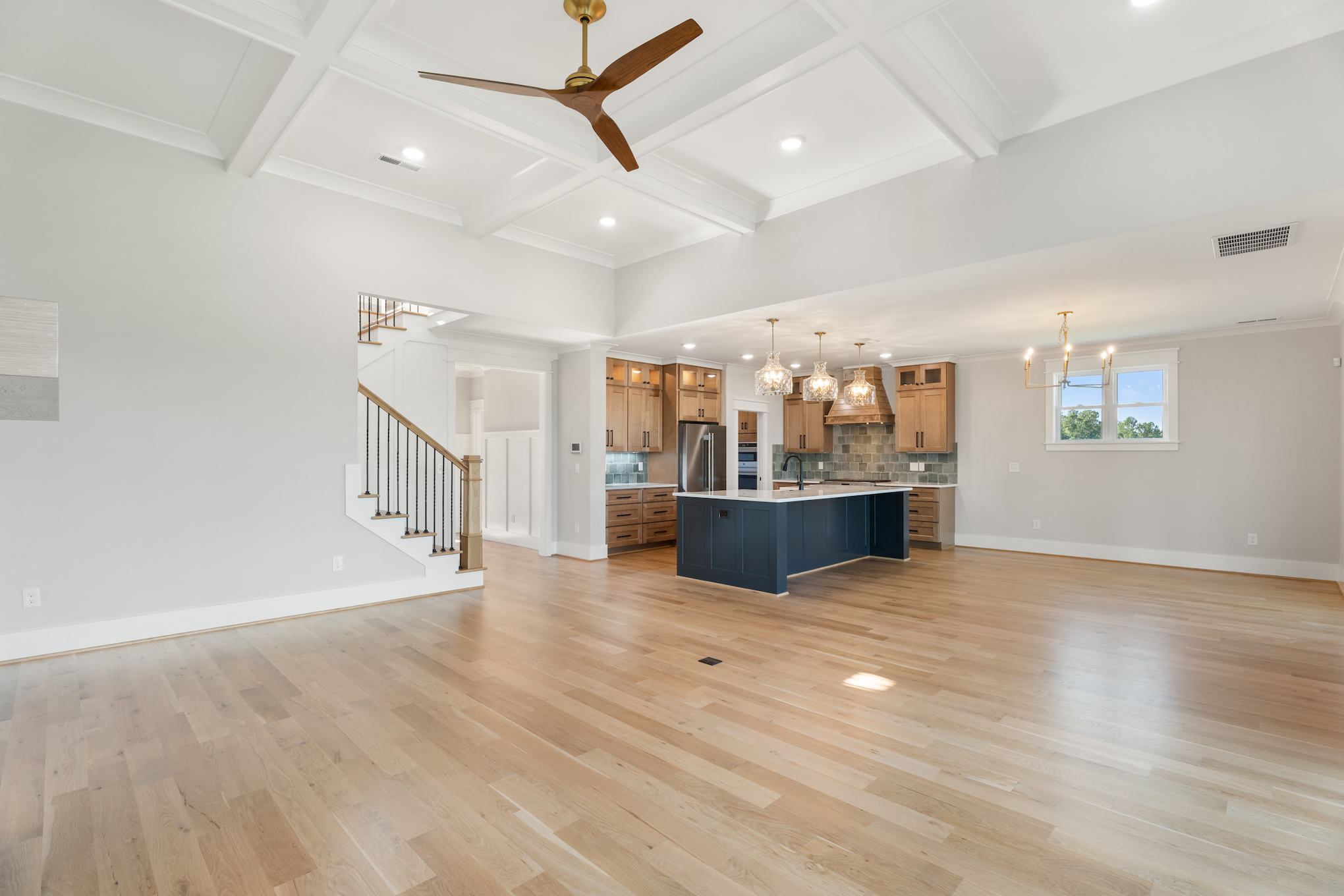 727 Royal Jasmine Ct - Kitchen Island & Dining