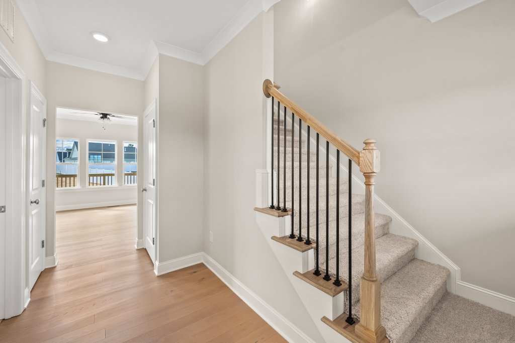 360 Wynnfall Drive, foyer and staircase