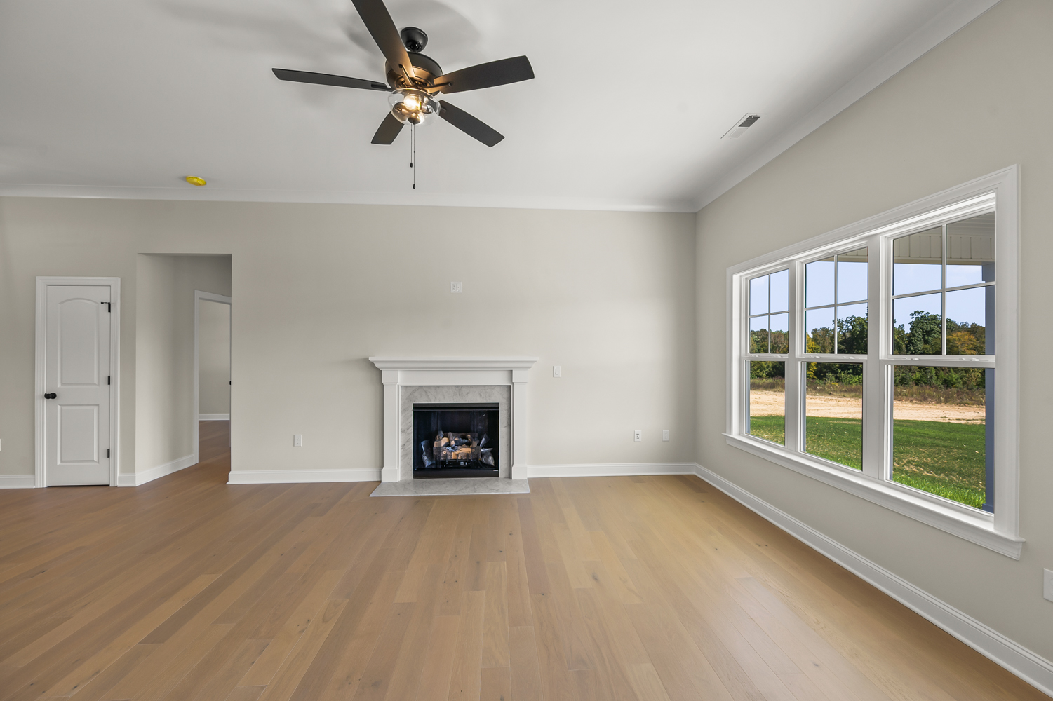 212 Cool Run - Living Room with Fireplace & Marble Surround