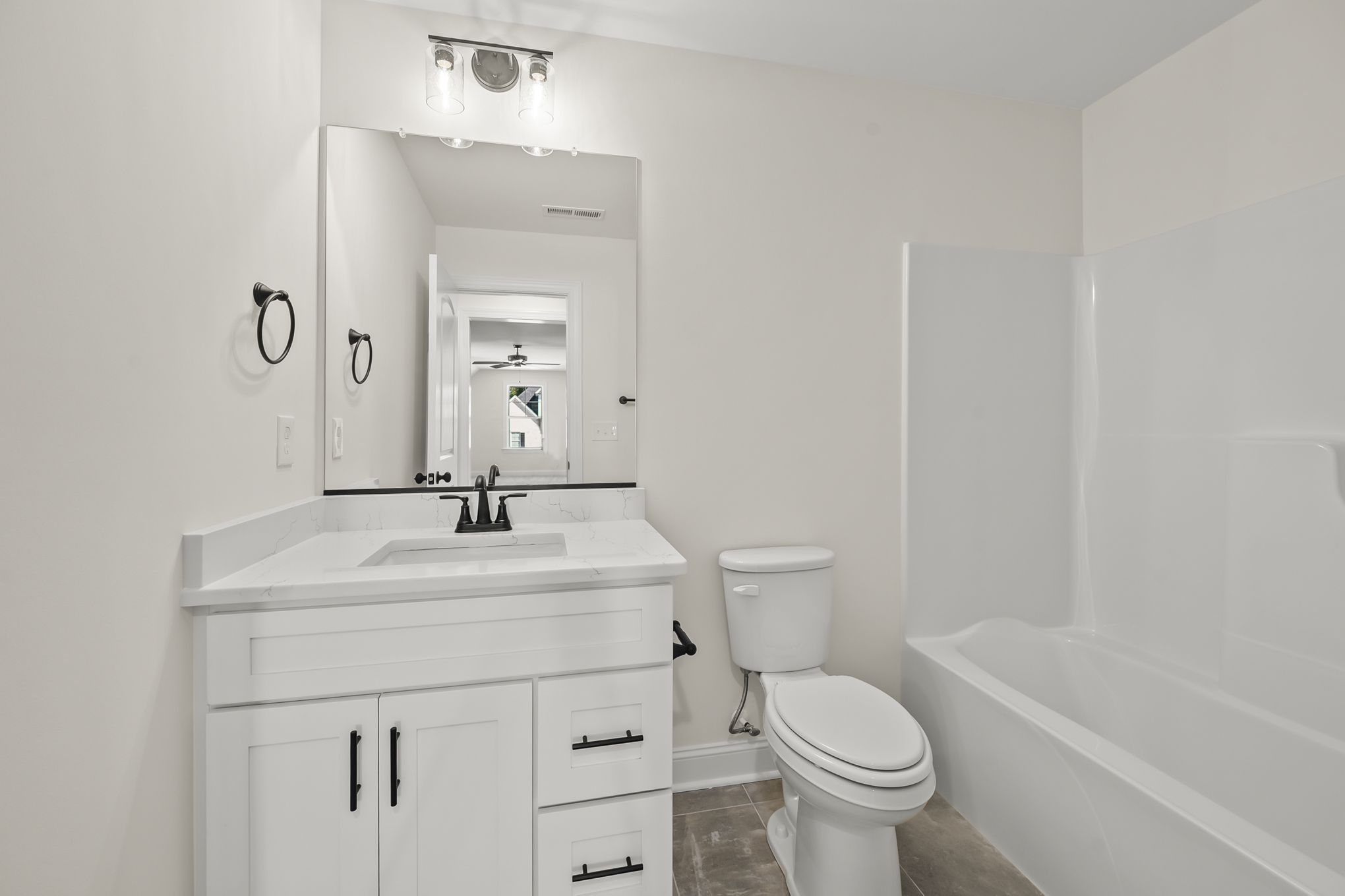 192 Cool Run - Secondary Full Bath with Tub