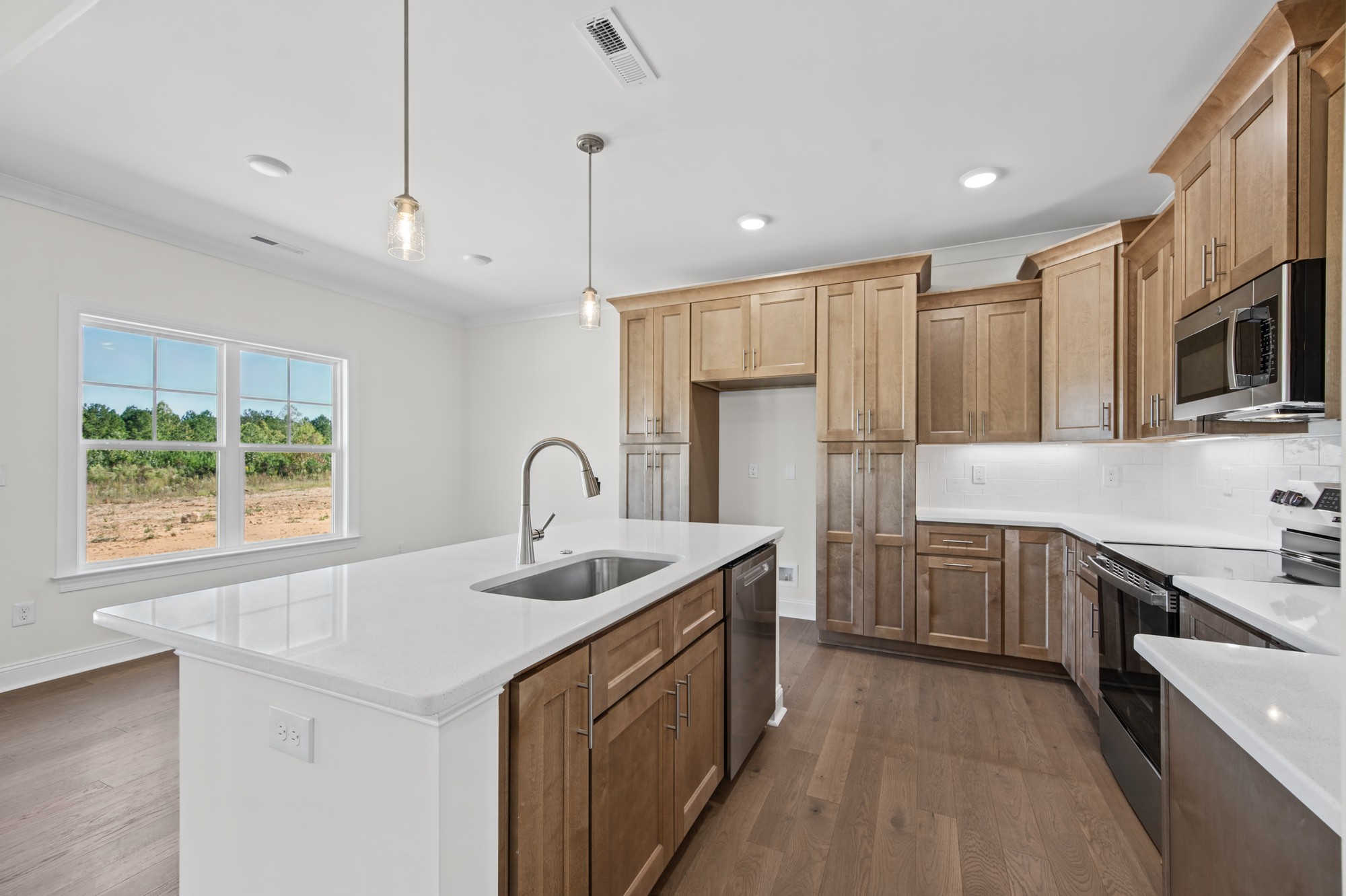 250 Cool Run - Kitchen Island with Sink & Pendant Lights