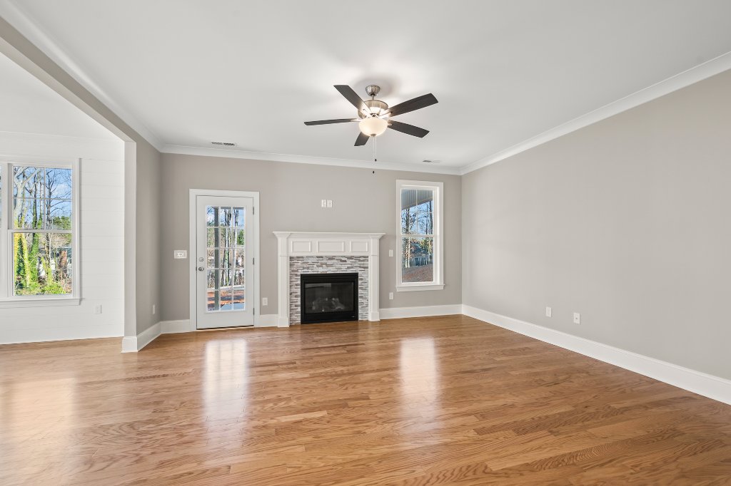 553 Alpine Road, open living space.