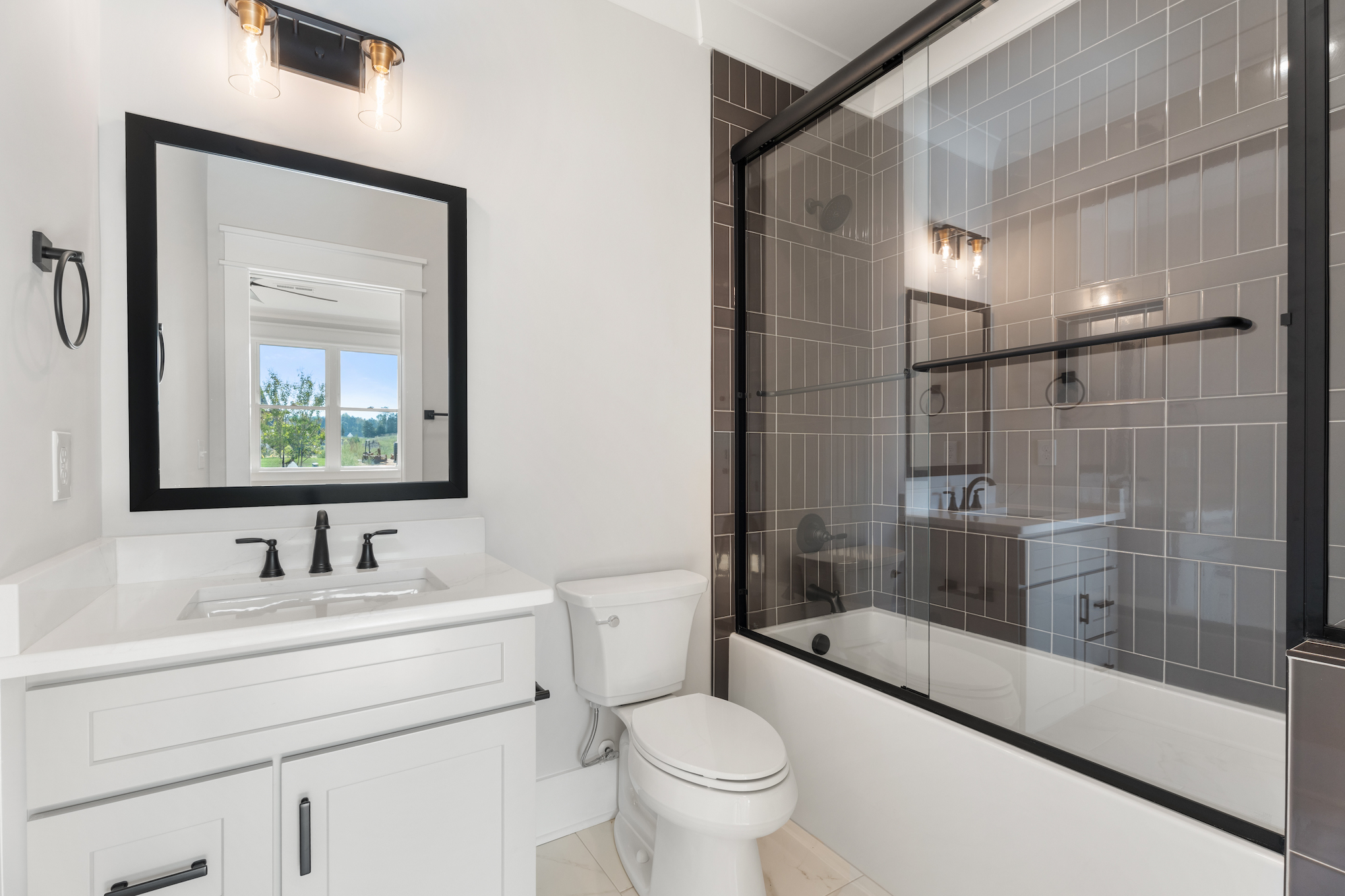 727 Royal Jasmine Ct - Secondary Bath with Tub & Shower