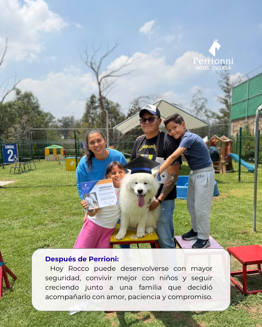 Rocco y su familia con certificado de graduación Perrionni