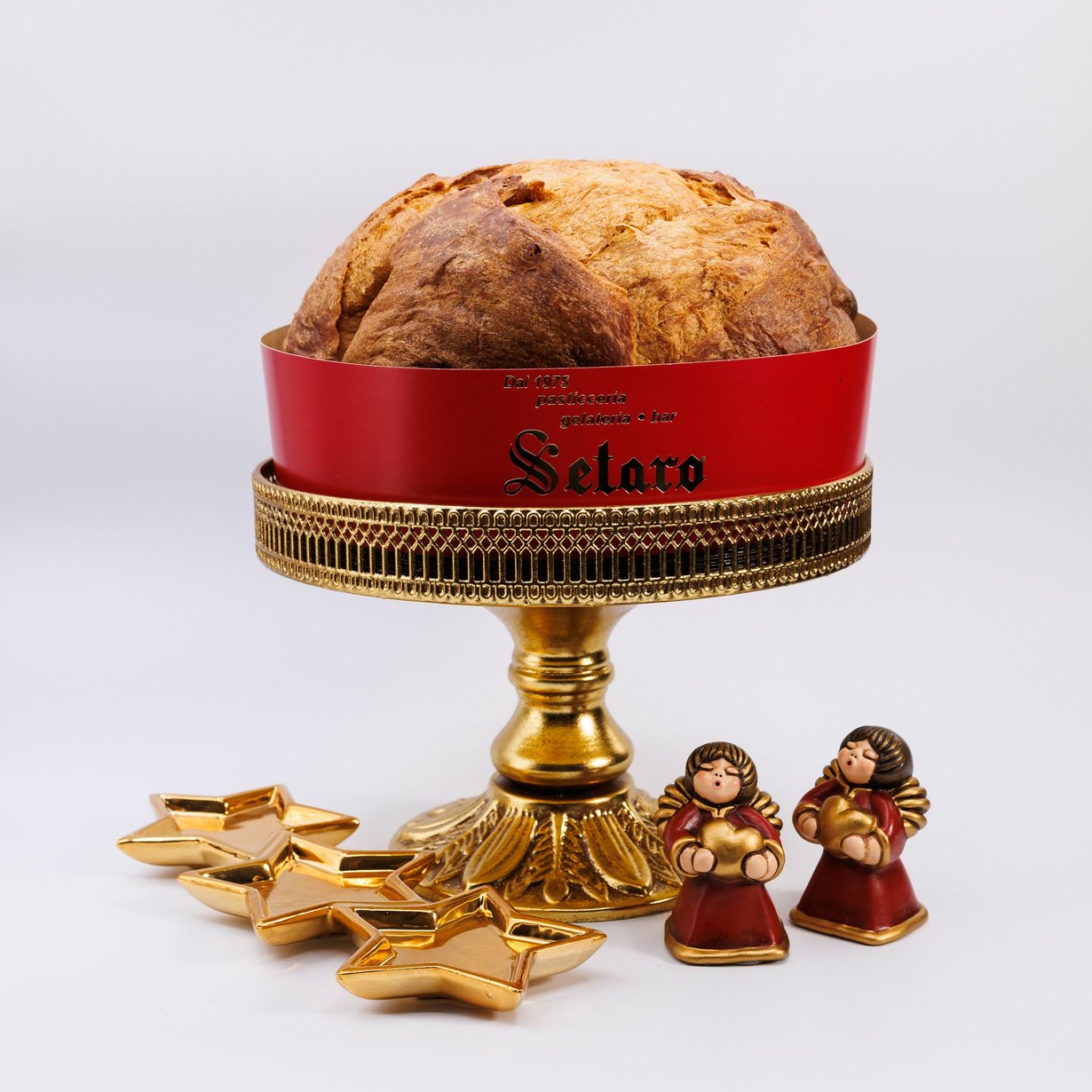 Panettone con angeli dorati