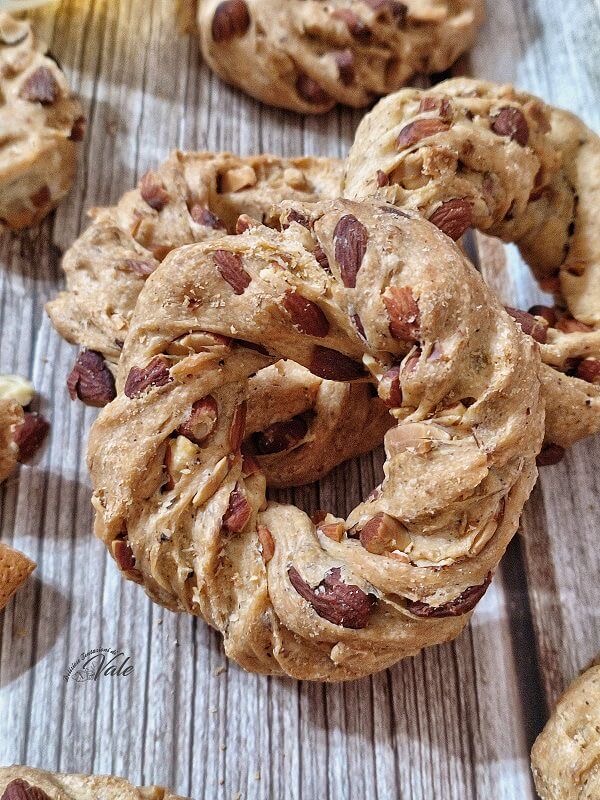 Taralli Napoletani con Mandorle Tostate