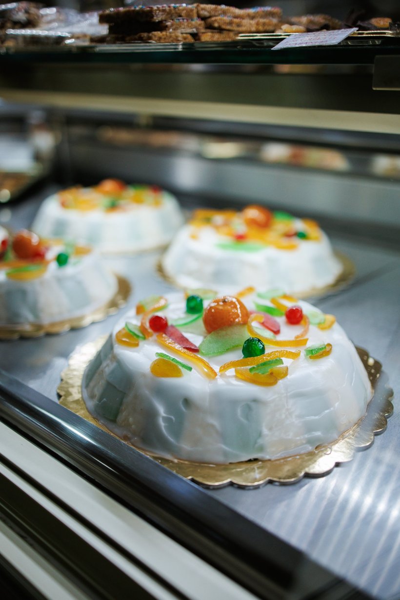 Torte glassate in vetrina
