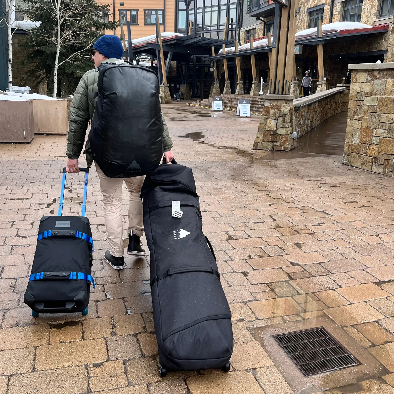 Juggling skis, boots & suitcases at once